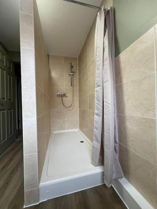 The Rose- Grd Floor, 2-5 Beds, Smarttv, Uni, Tram, M250 Fibre Apartman Nottingham Kültér fotó