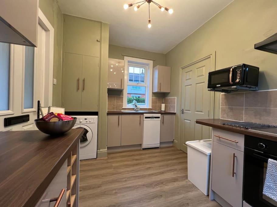 The Rose- Grd Floor, 2-5 Beds, Smarttv, Uni, Tram, M250 Fibre Apartman Nottingham Kültér fotó