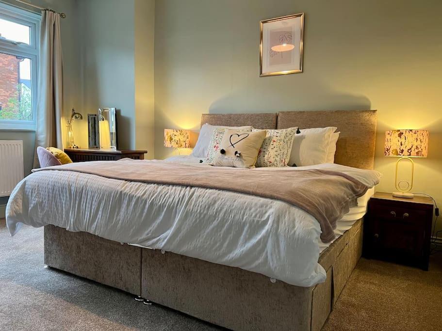 The Rose- Grd Floor, 2-5 Beds, Smarttv, Uni, Tram, M250 Fibre Apartman Nottingham Kültér fotó